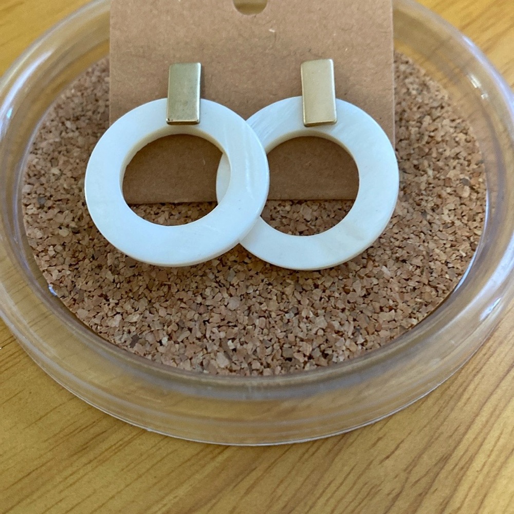 Elegant White and Gold Hoop Earrings